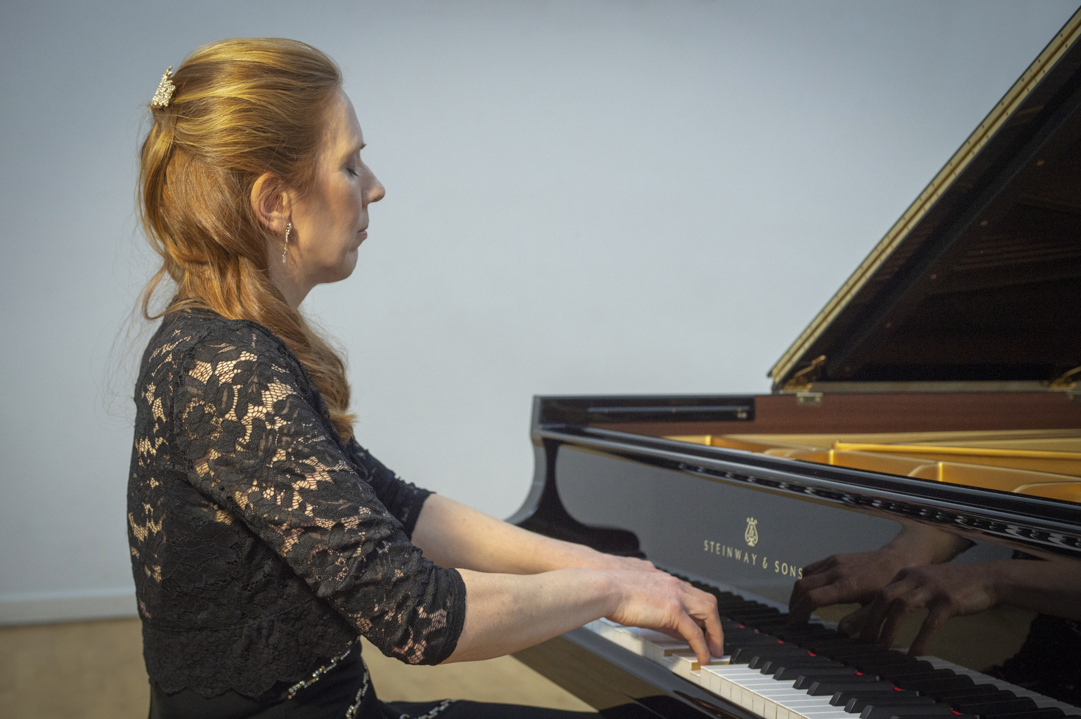 Sarah Beth Briggs seated at the piano